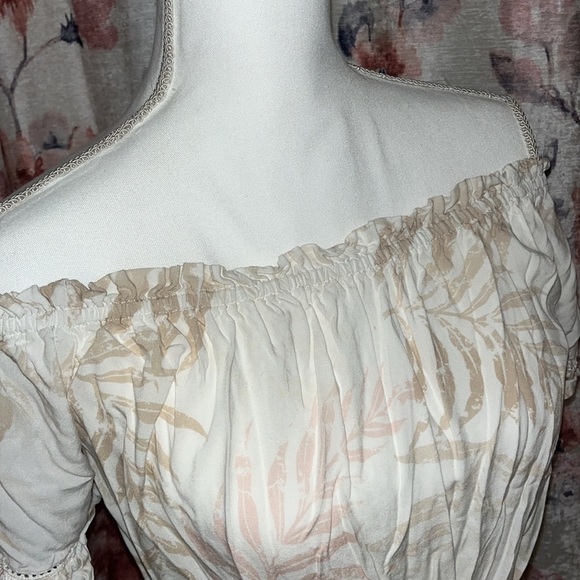 Ocean Drive Cream and Tan Ruffled Off the Shoulder Top NWOT - Picture 3 of 10